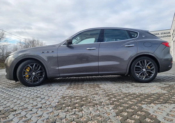 Maserati Levante cena 292999 przebieg: 53000, rok produkcji 2019 z Tarnobrzeg małe 631